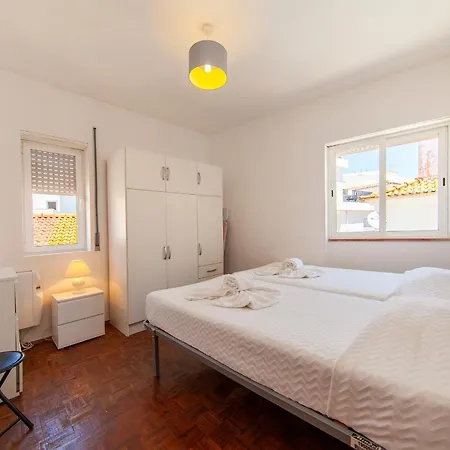 B63 - Corner Street Historic Center *