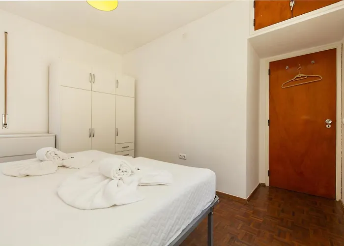 Διαμέρισμα B63 - Corner Street Historic Center *